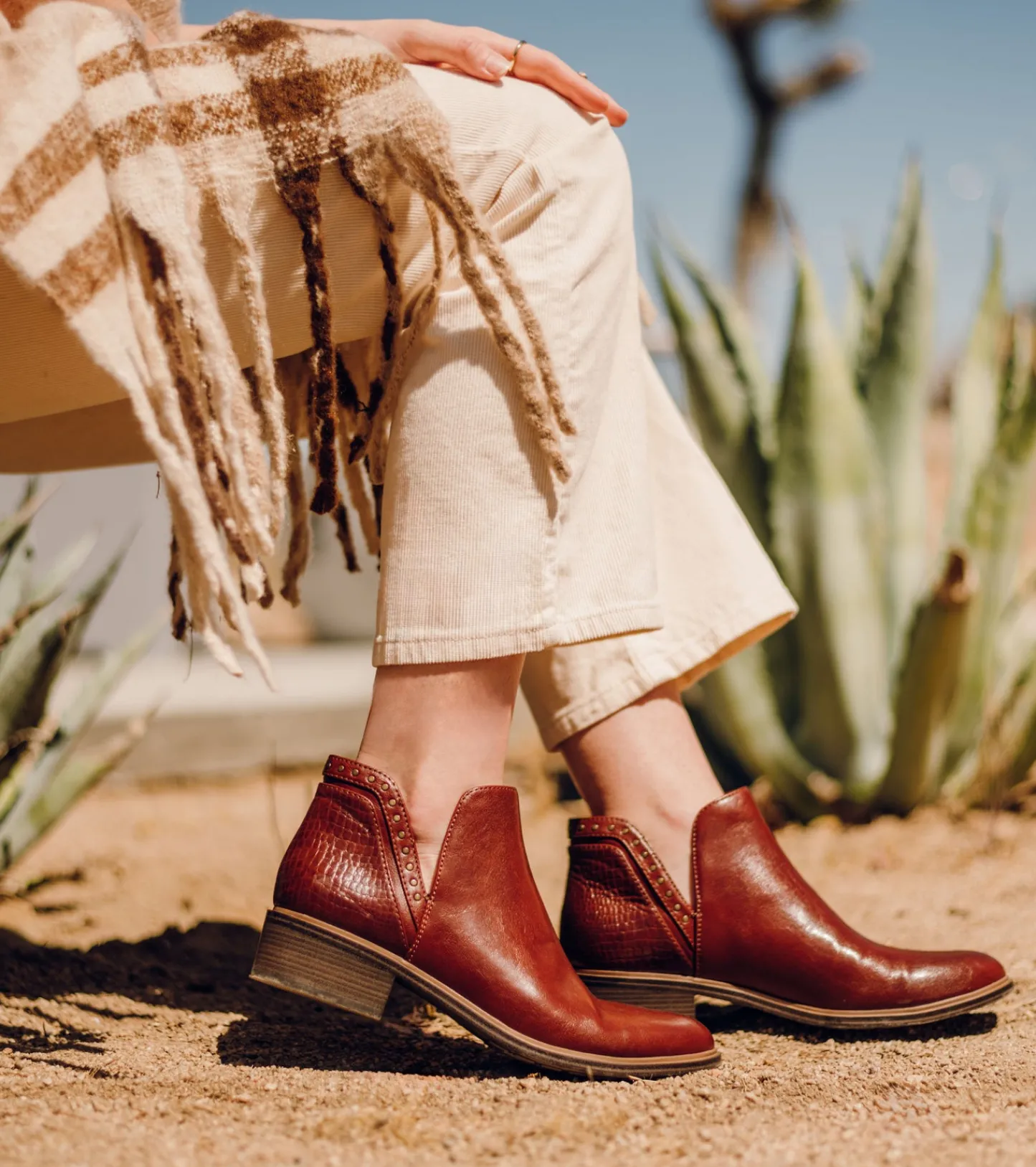 Baretraps Booties^Avril Ankle Bootie Mahogany