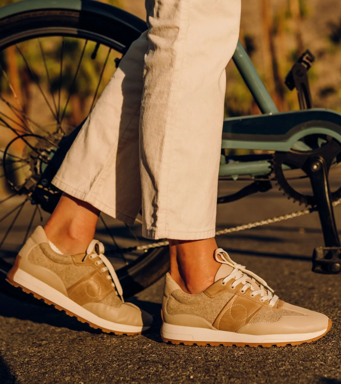 Baretraps Flats & Loafers | Sneakers^Gwenda Lace Up Sneaker Buff