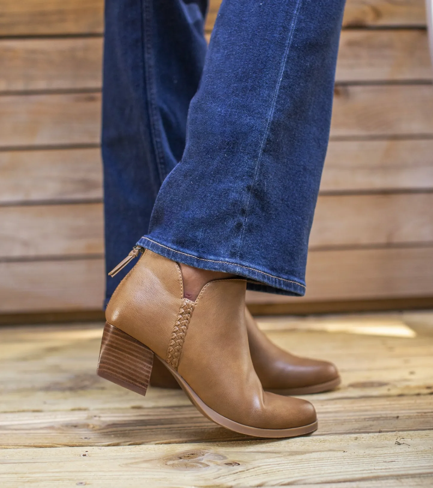 Baretraps Booties^Lauryn Block Heel Ankle Bootie Walnut