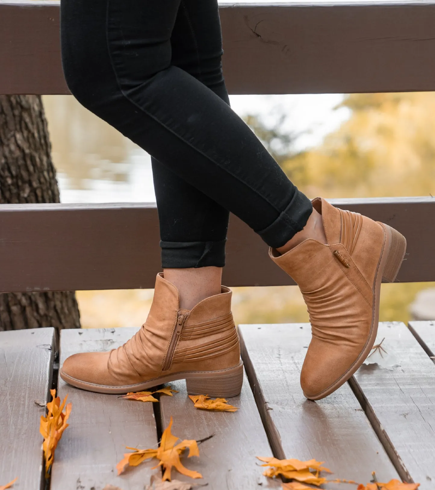 Baretraps Booties^Sazzie Bootie Sand